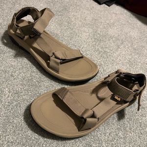 Men’s Tevas